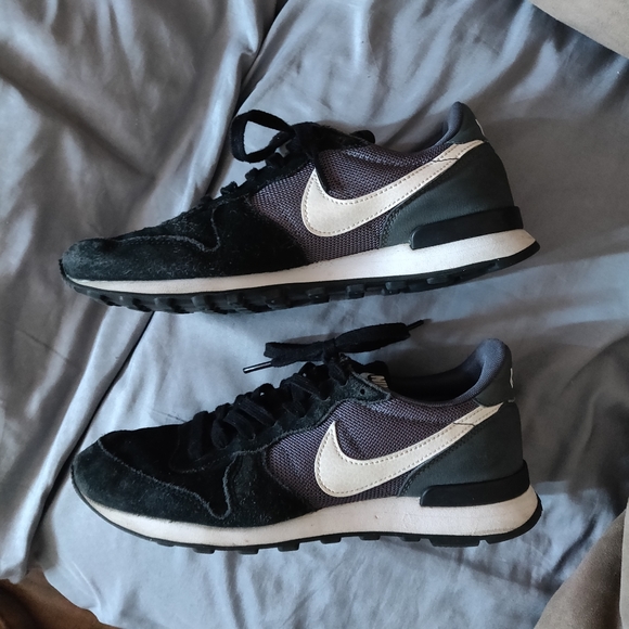 Nike Shoes - Nike international shoes